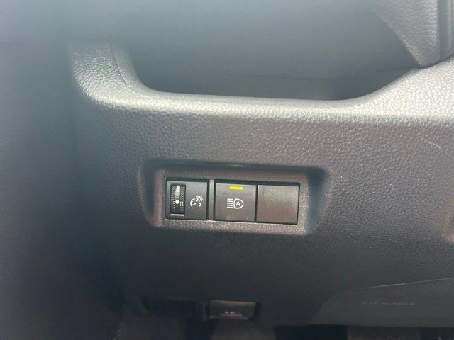 صورة 39 لـ 2023 Toyota RAV4 LE