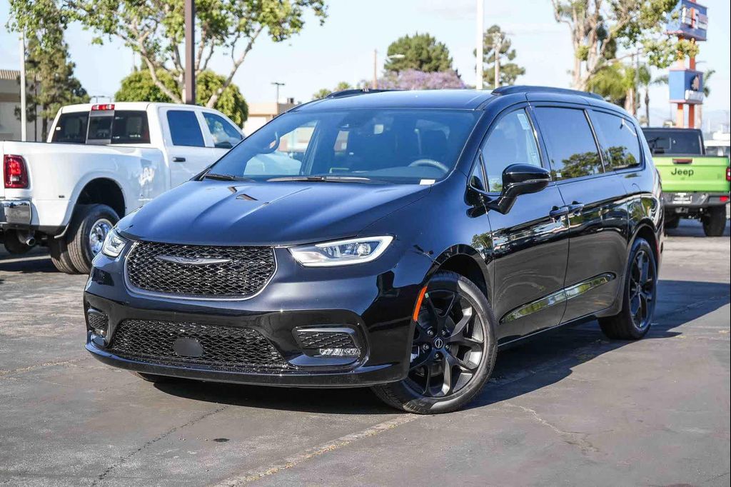New 2026 Chrysler Pacifica L