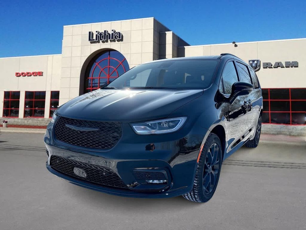 New 2026 Chrysler Pacifica L