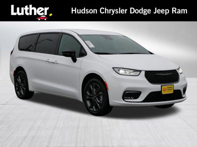 New 2026 Chrysler Pacifica L