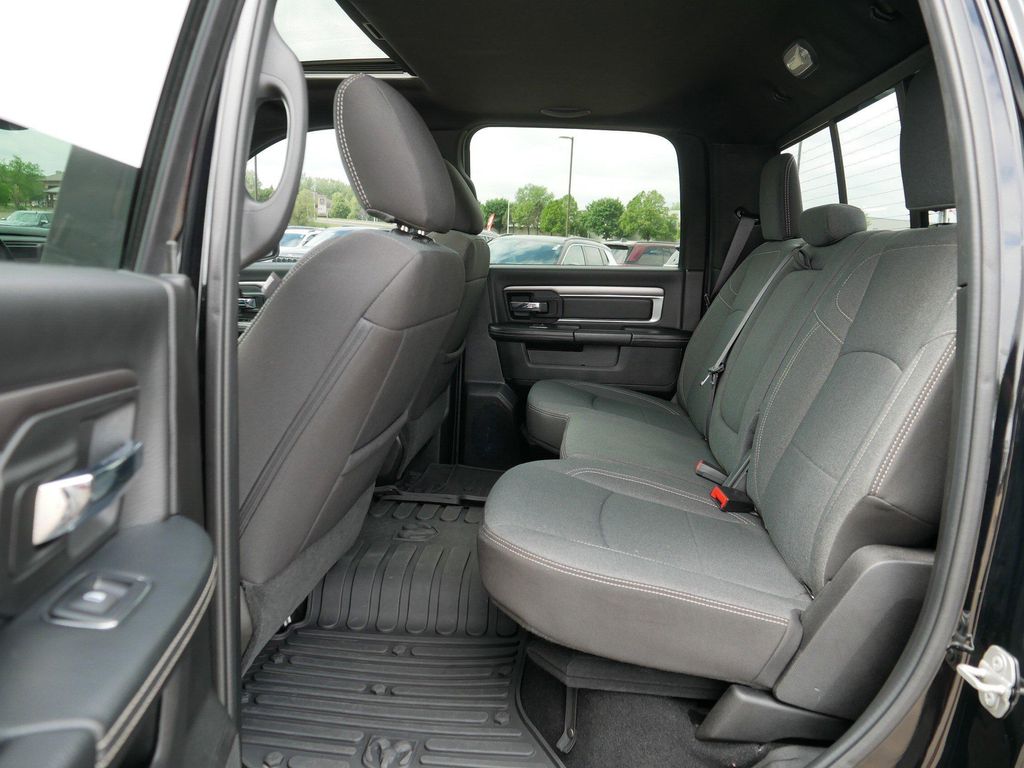 صورة مصغرة 35 لـ 2024 RAM 1500 CLASSIC WARLOCK CREW CAB 4X4 5'7' BOX