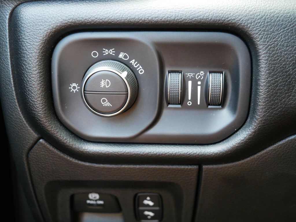 2022 RAM 1500 LARAMIE — миниатюра 26