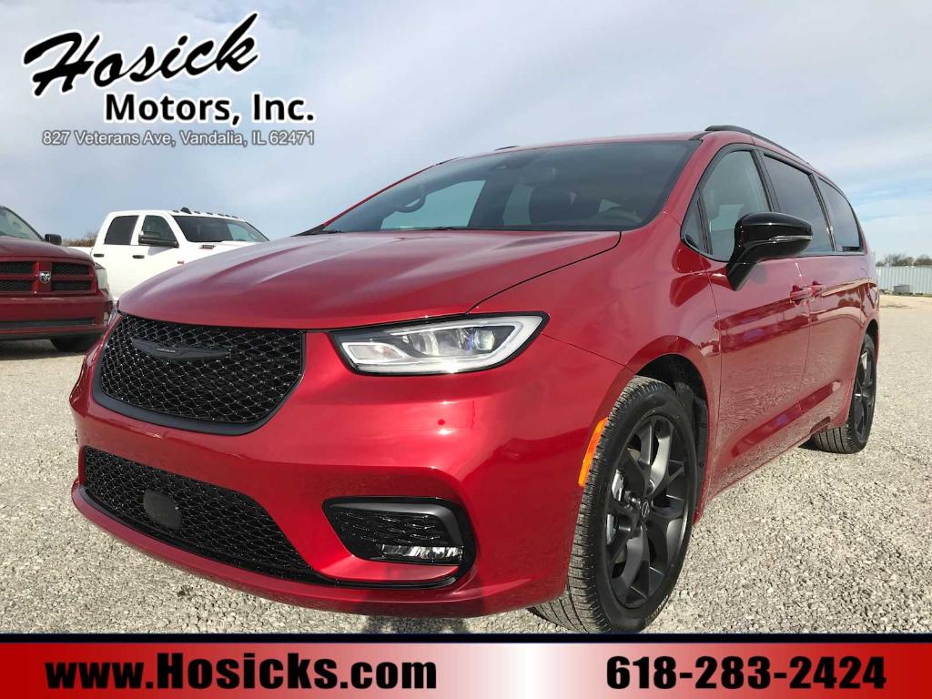 New 2026 Chrysler Pacifica Select