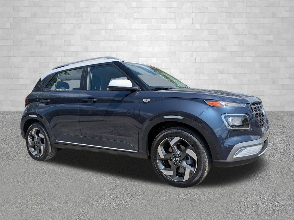 New 2026 Hyundai VENUE SEL w/Two-Tone Roof