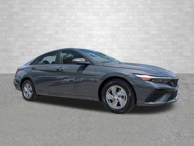 New 2026 Hyundai ELANTRA SE