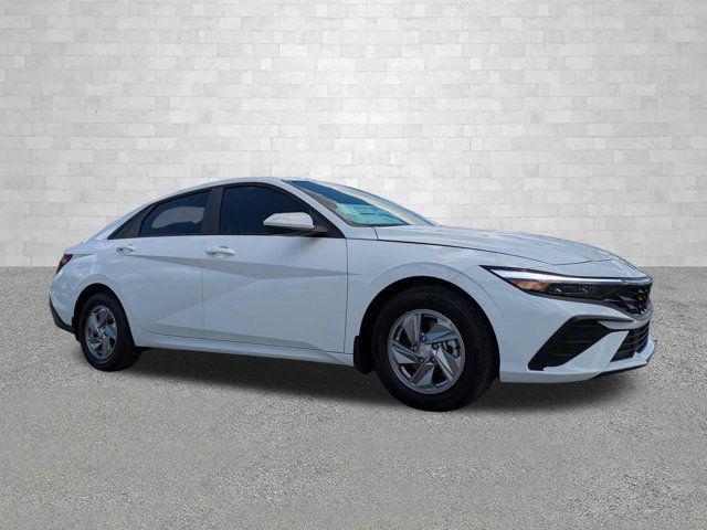 New 2026 Hyundai ELANTRA SE