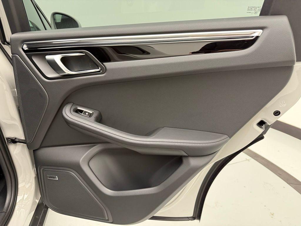 2026 Porsche MACAN — миниатюра 29