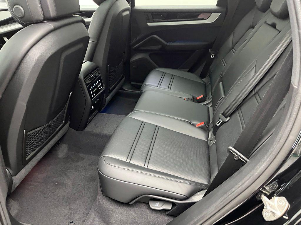 2026 Porsche CAYENNE — миниатюра 26