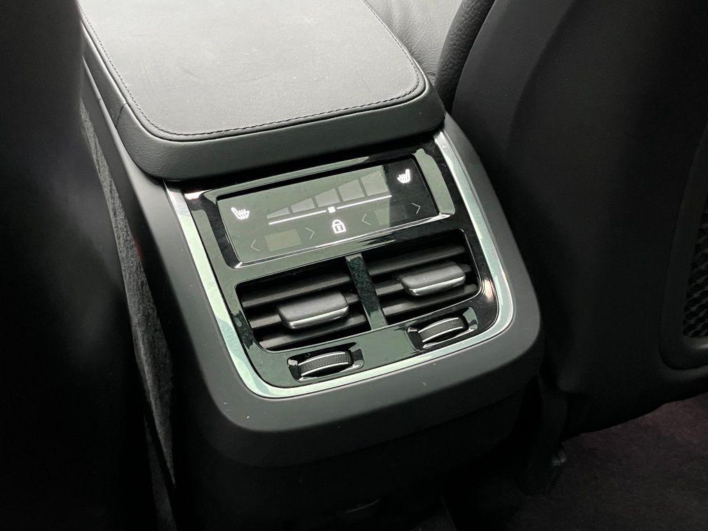 2025 Volvo XC90 B6 PLUS 7-SEATER thumbnail 28