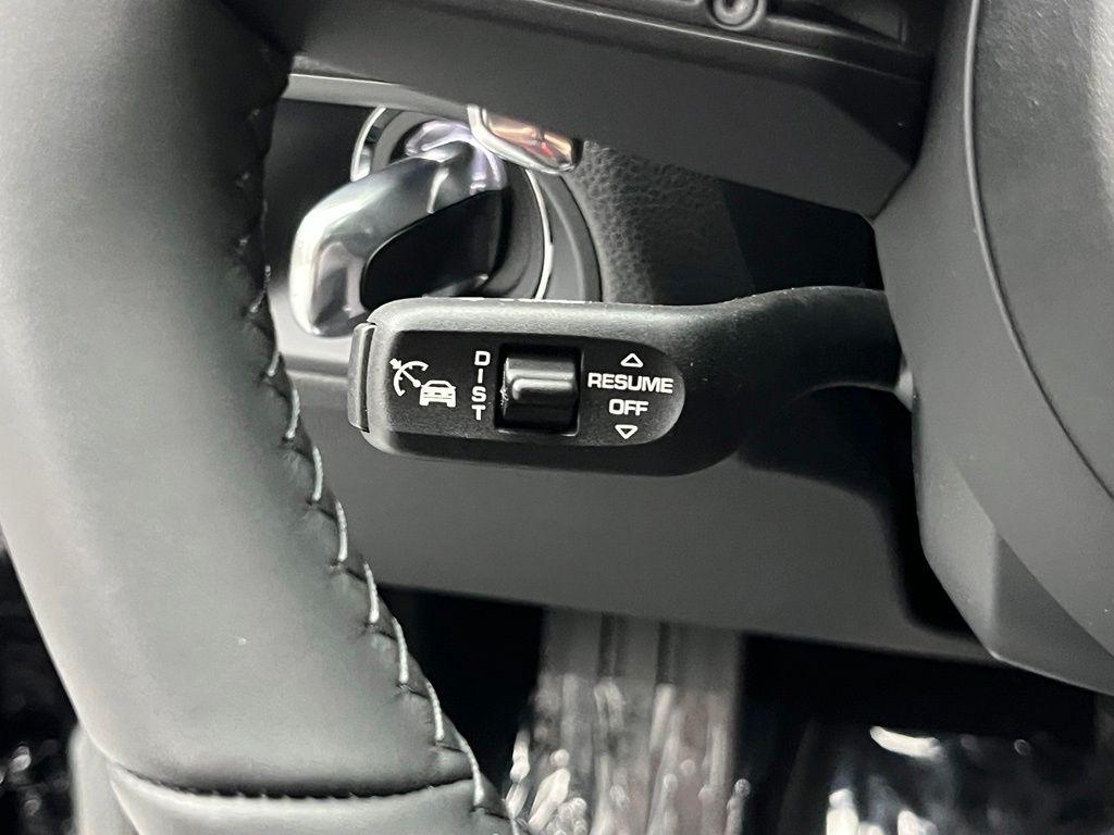 2026 Porsche MACAN MACAN GTS — миниатюра 16