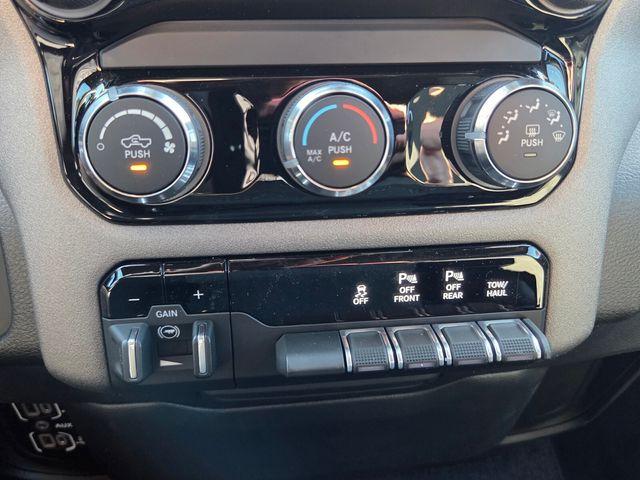 صورة مصغرة 24 لـ 2026 RAM 1500 TRADESMAN