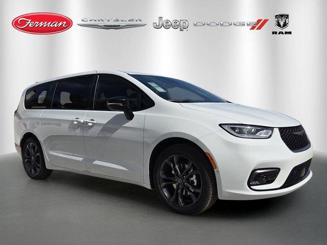 New 2026 Chrysler Pacifica Select