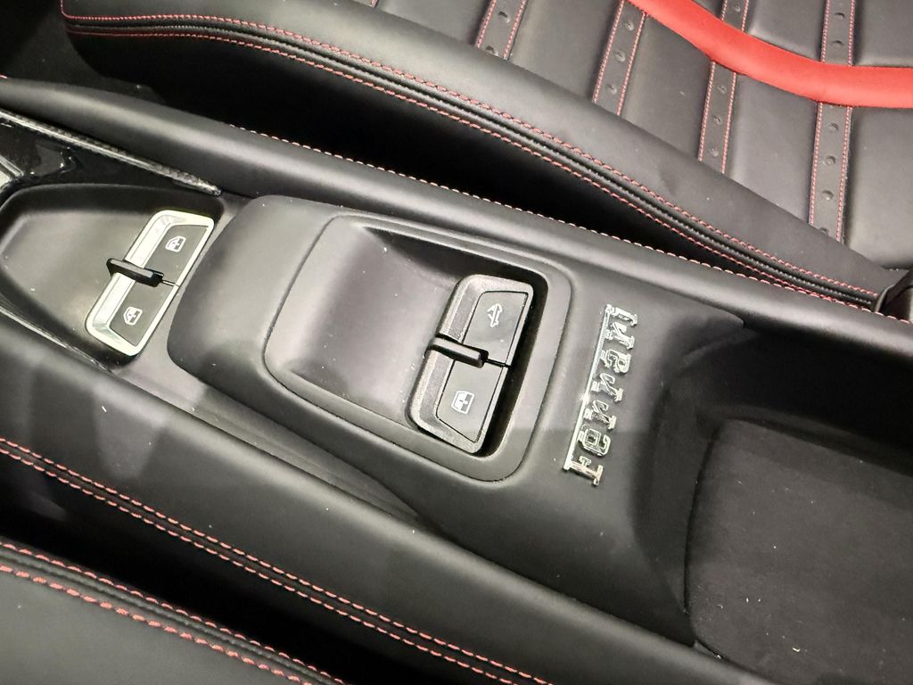 2021 Ferrari F8 SPIDER thumbnail 25