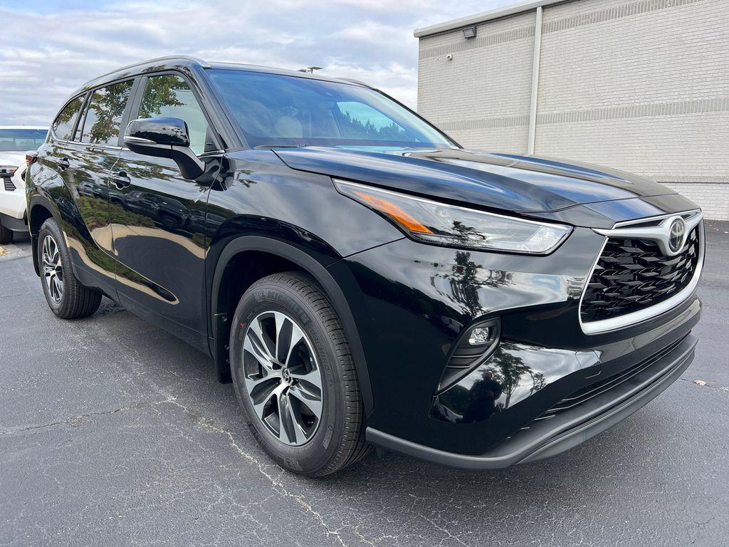New 2025 Toyota Highlander XLE