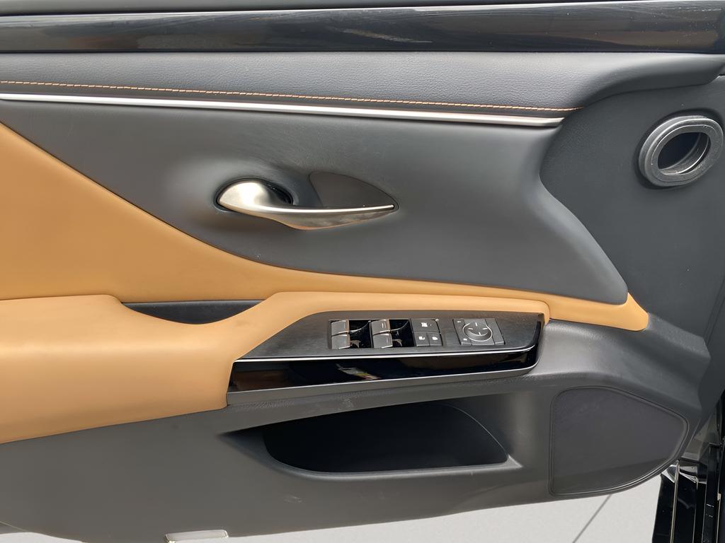 صورة مصغرة 15 لـ 2023 Lexus ES 350 BASE