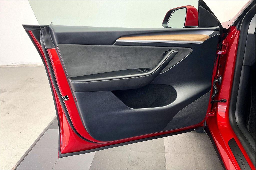 2023 Tesla MODEL Y LONG RANGE DUAL MOTOR ALL-WHEEL DRIVE — миниатюра 23