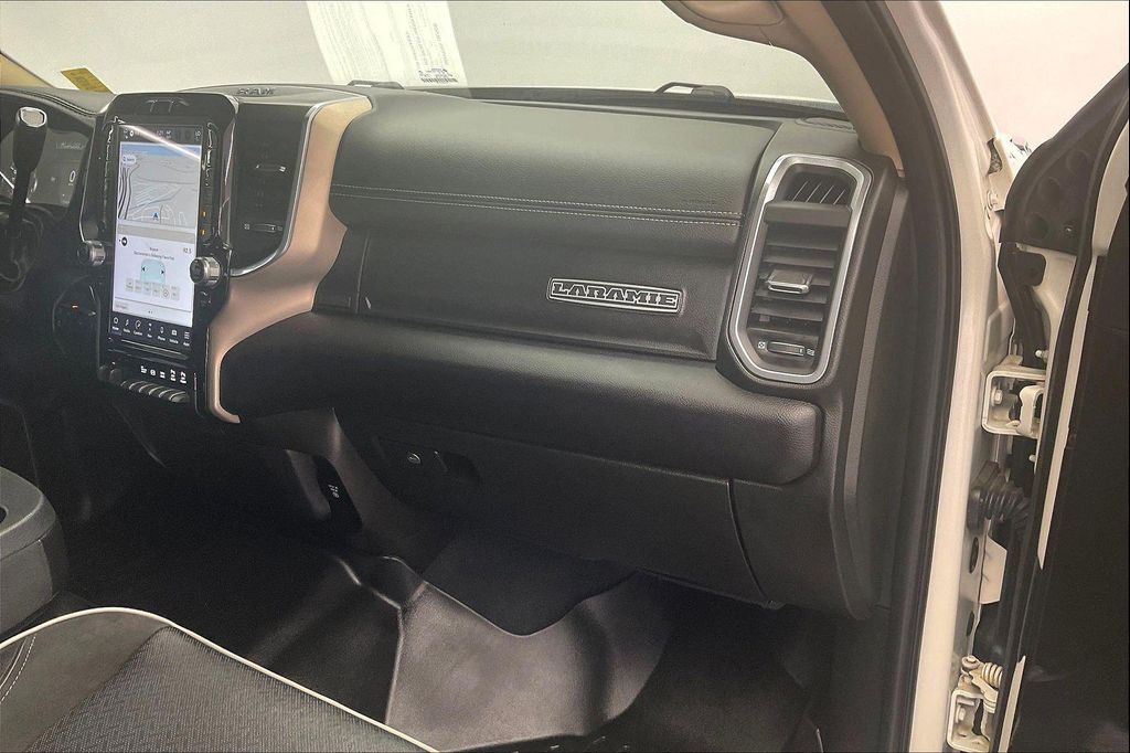 صورة 15 لـ 2022 RAM 3500 LARAMIE CREW CAB 4X4 6'4' BOX