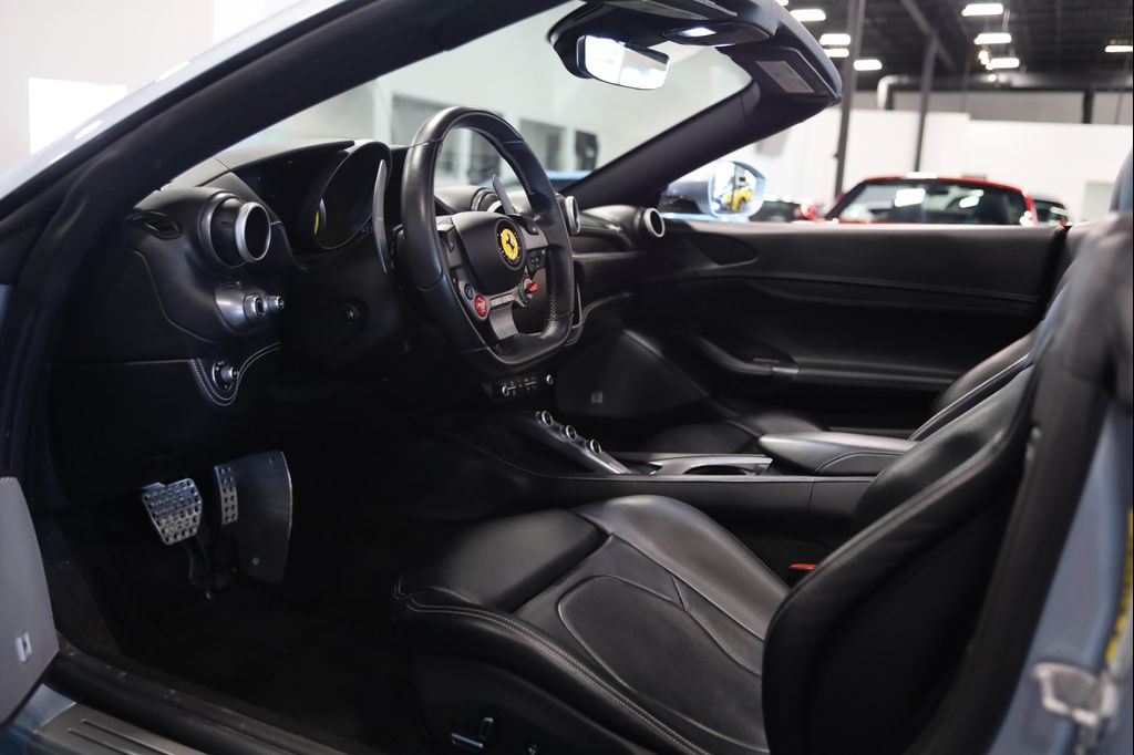 صورة مصغرة 16 لـ 2022 Ferrari PORTOFINO M BASE