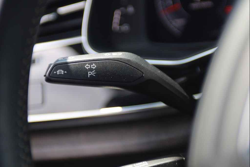 2020 AUDI Q8 55 PRESTIGE — миниатюра 23