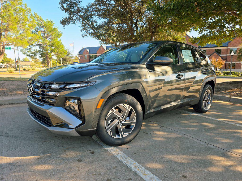 New 2026 Hyundai TUCSON Hybrid SE