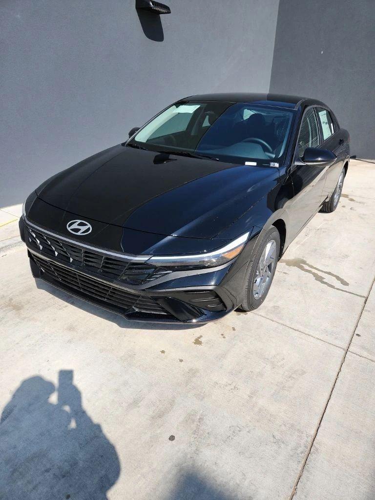 New 2026 Hyundai ELANTRA SE