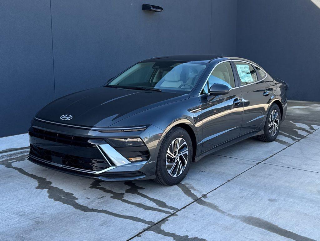 New 2026 Hyundai SONATA Hybrid Base
