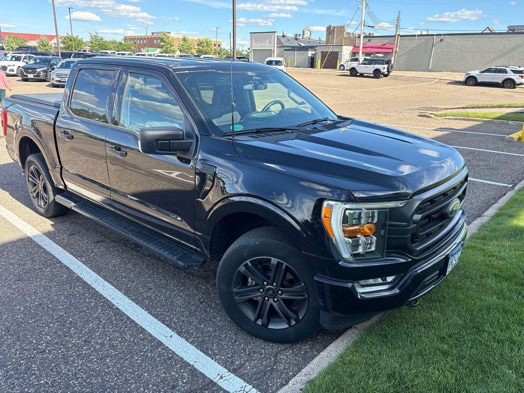 2022 FORD F-150 XLT photo 2