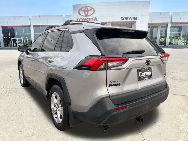 2021 Toyota RAV4 XLE 照片 4