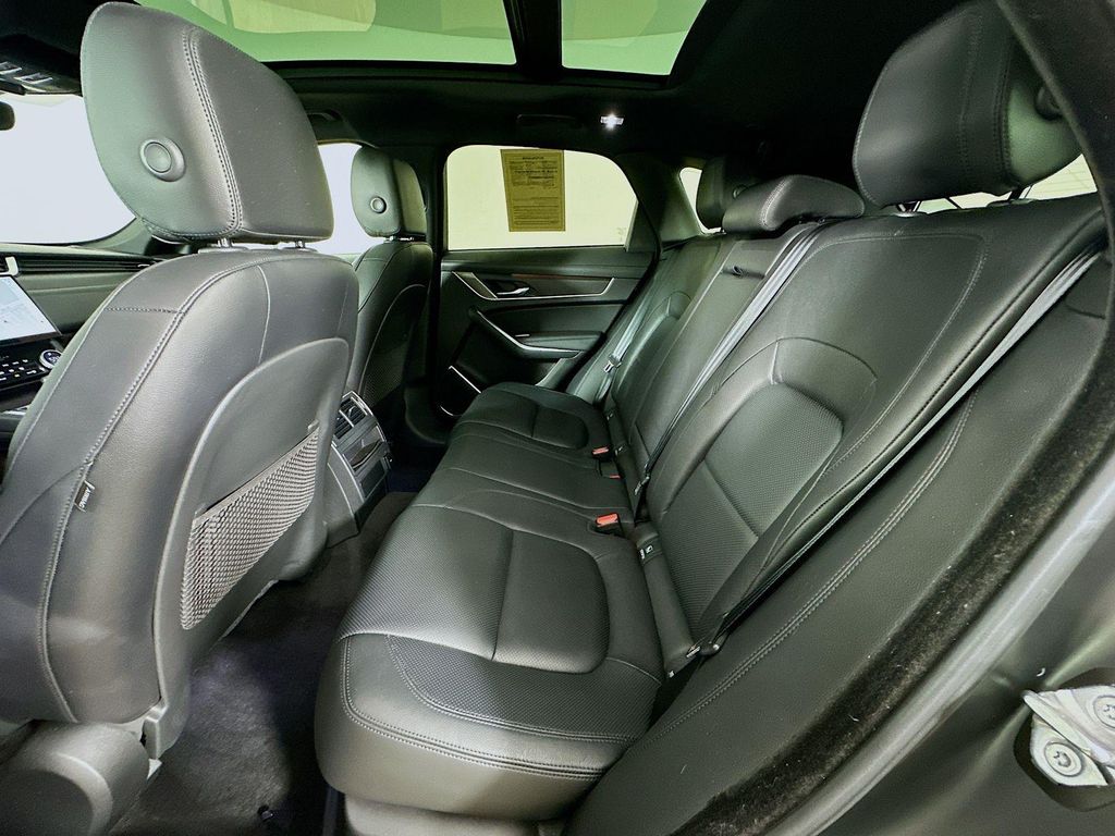 صورة مصغرة 39 لـ 2022 Jaguar F-PACE S P250 AWD AUTOMATIC