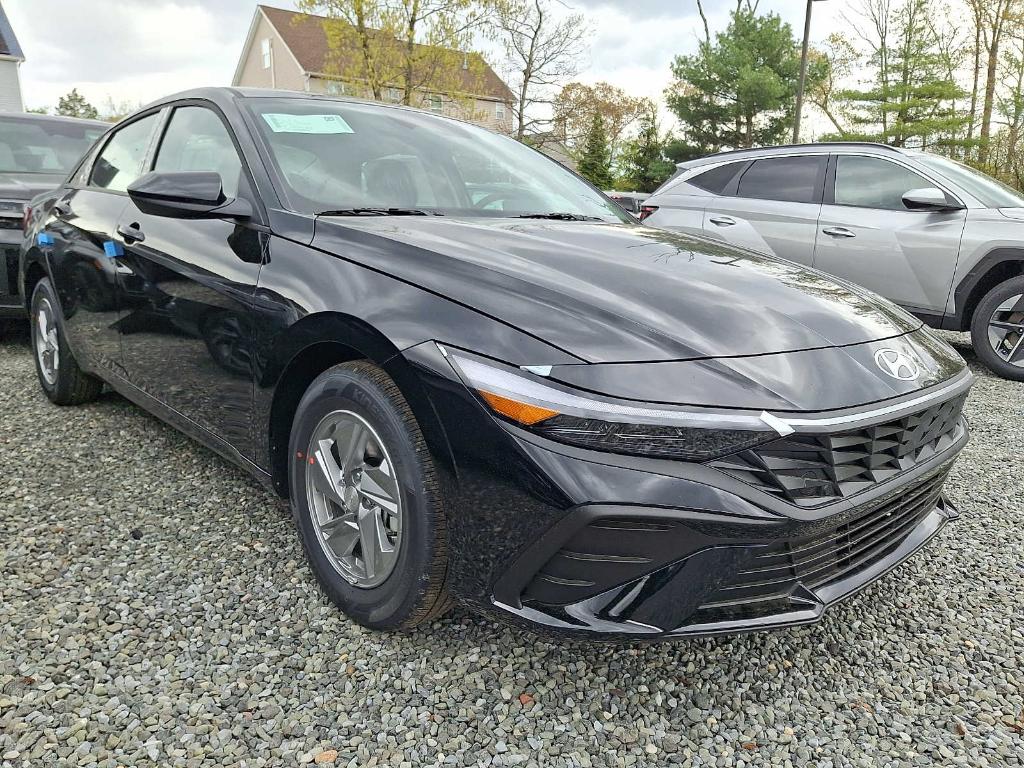 New 2026 Hyundai ELANTRA SE