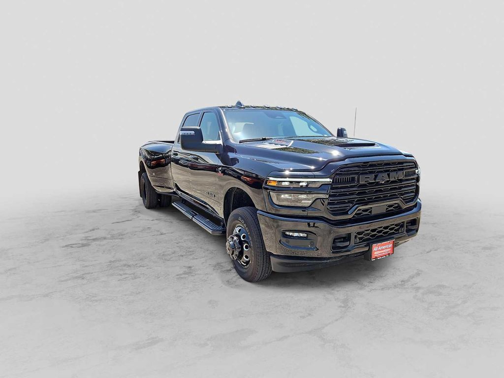 صورة 2 لـ 2026 RAM 3500 LARAMIE CREW CAB 4X4 8' BOX