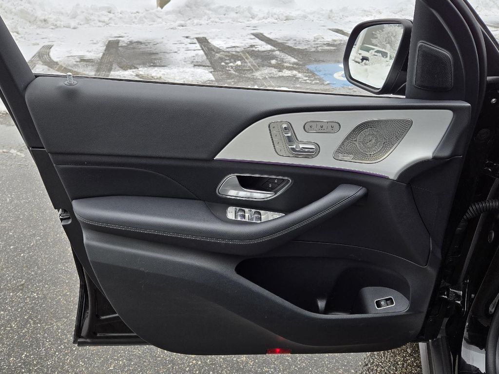 MERCEDES-BENZ GLS - 7