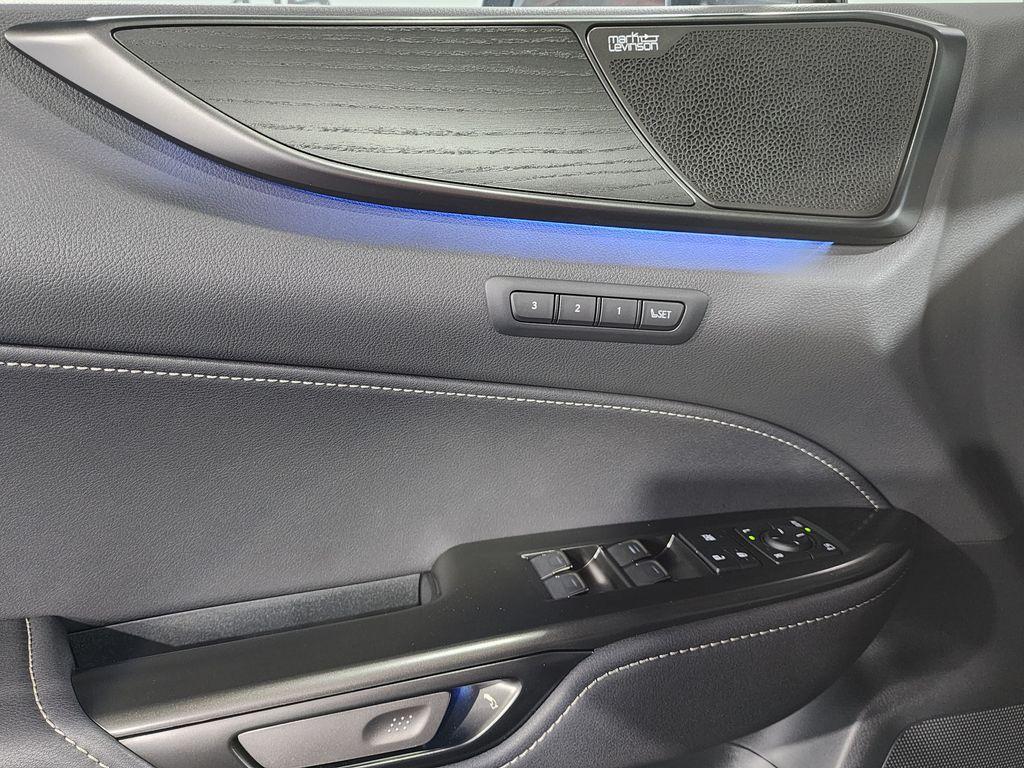 صورة مصغرة 12 لـ 2026 Lexus NX 450H+ LUXURY