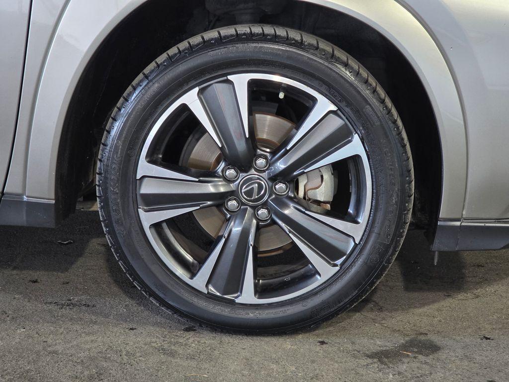 صورة 4 لـ 2025 Lexus UX 300H 300H