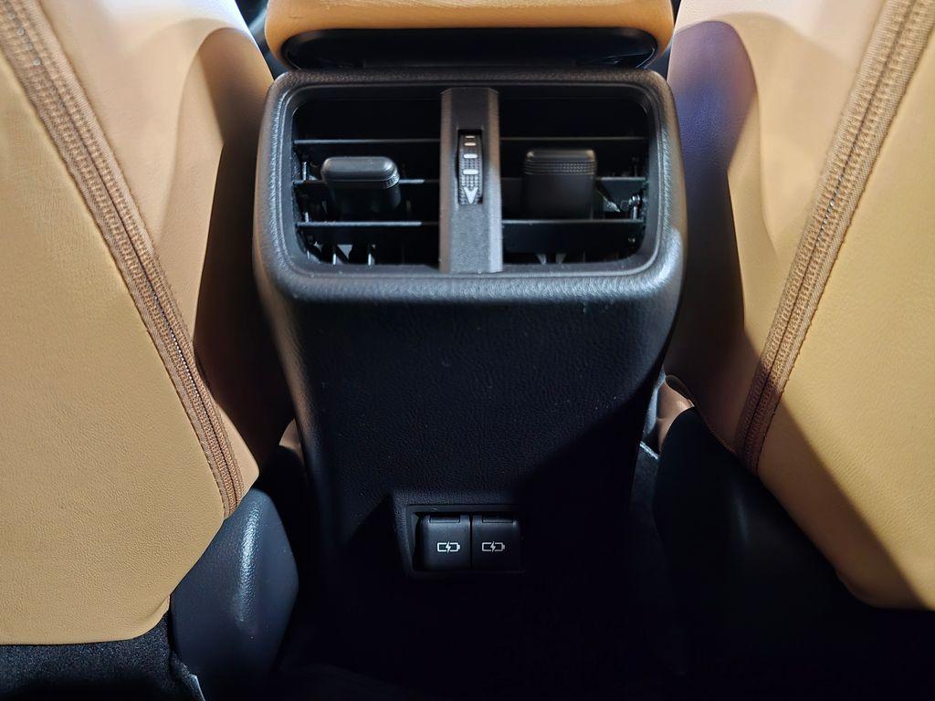 صورة 28 لـ 2025 Lexus UX 300H 300H