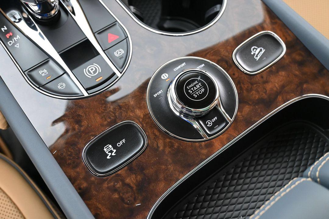 2026 Bentley BENTAYGA AZURE 缩略图 16
