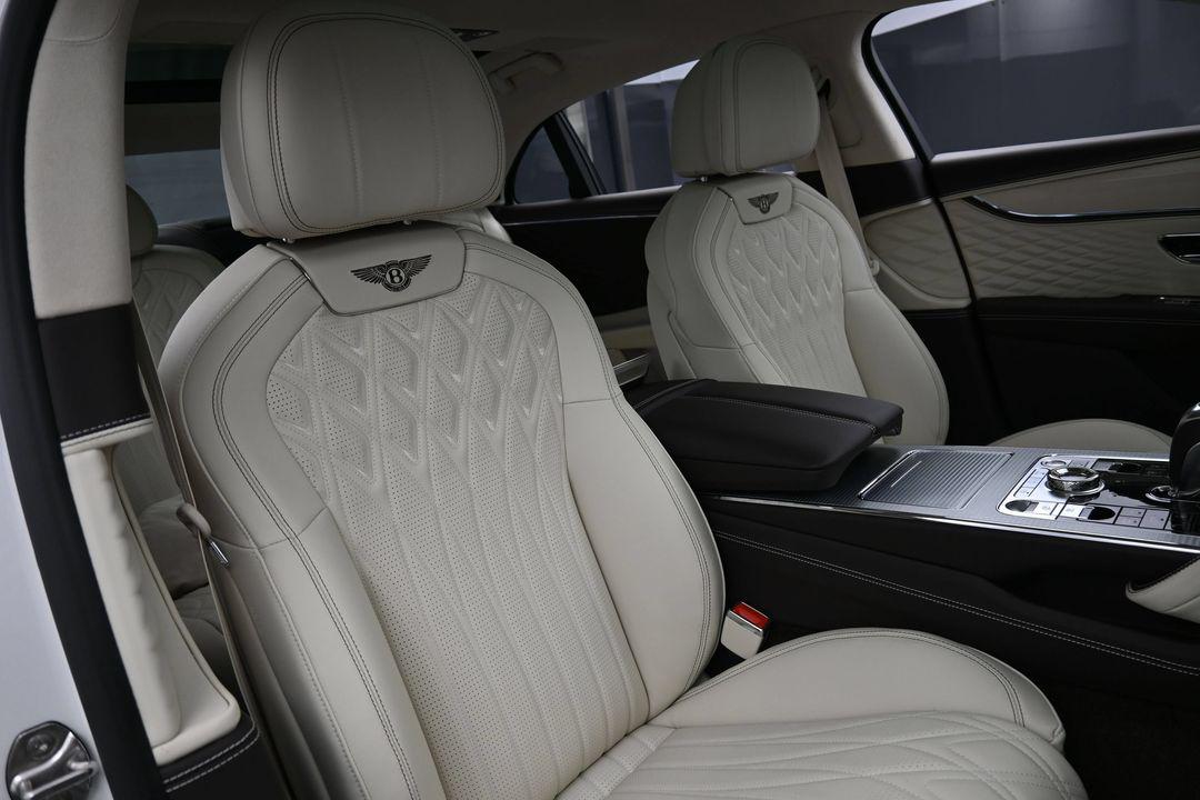 صورة مصغرة 29 لـ 2026 Bentley FLYING SPUR AZURE