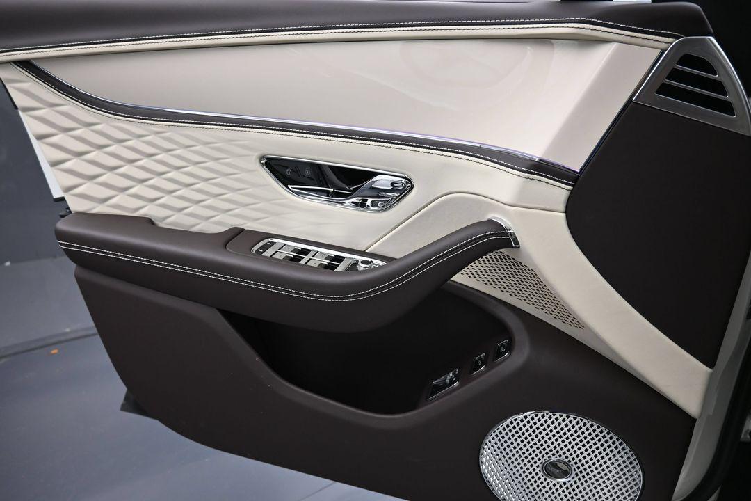 صورة مصغرة 25 لـ 2026 Bentley FLYING SPUR AZURE