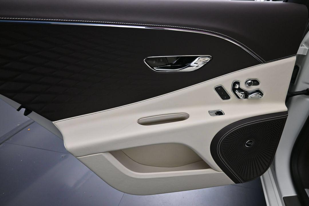 صورة مصغرة 19 لـ 2026 Bentley FLYING SPUR AZURE