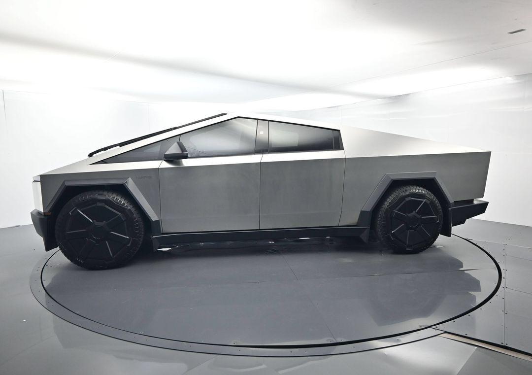 2024 Tesla CYBERTRUCK CYBERBEAST photo 3