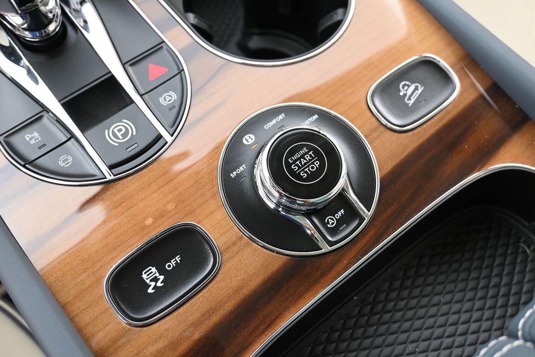 2026 Bentley BENTAYGA AZURE thumbnail 21