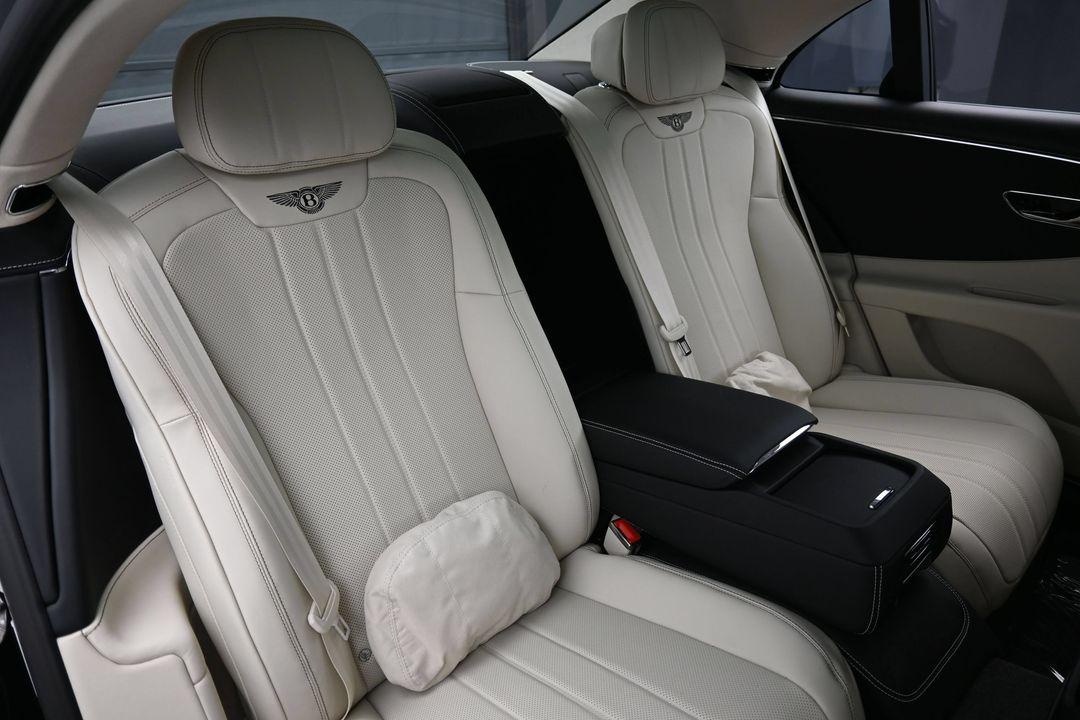 2026 Bentley FLYING SPUR — фото 9