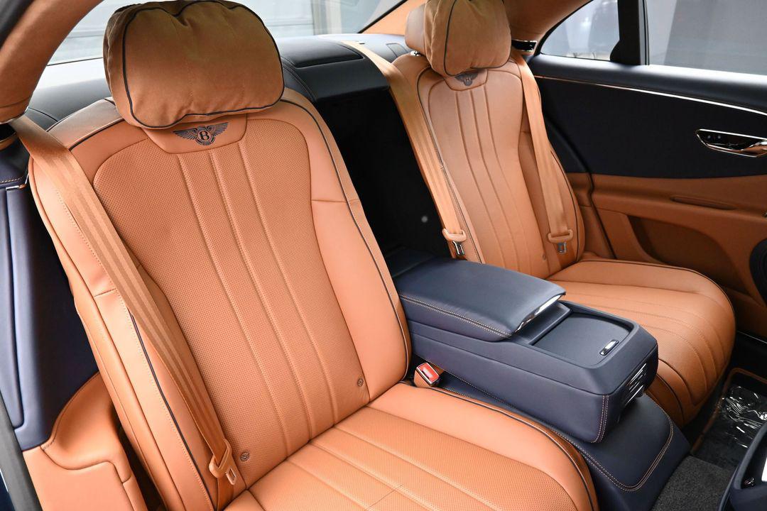 2026 Bentley FLYING SPUR photo 10