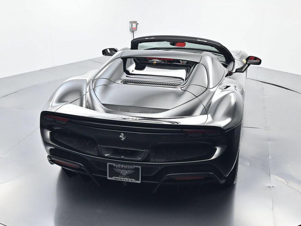 صورة 34 لـ 2024 Ferrari 296 GTS