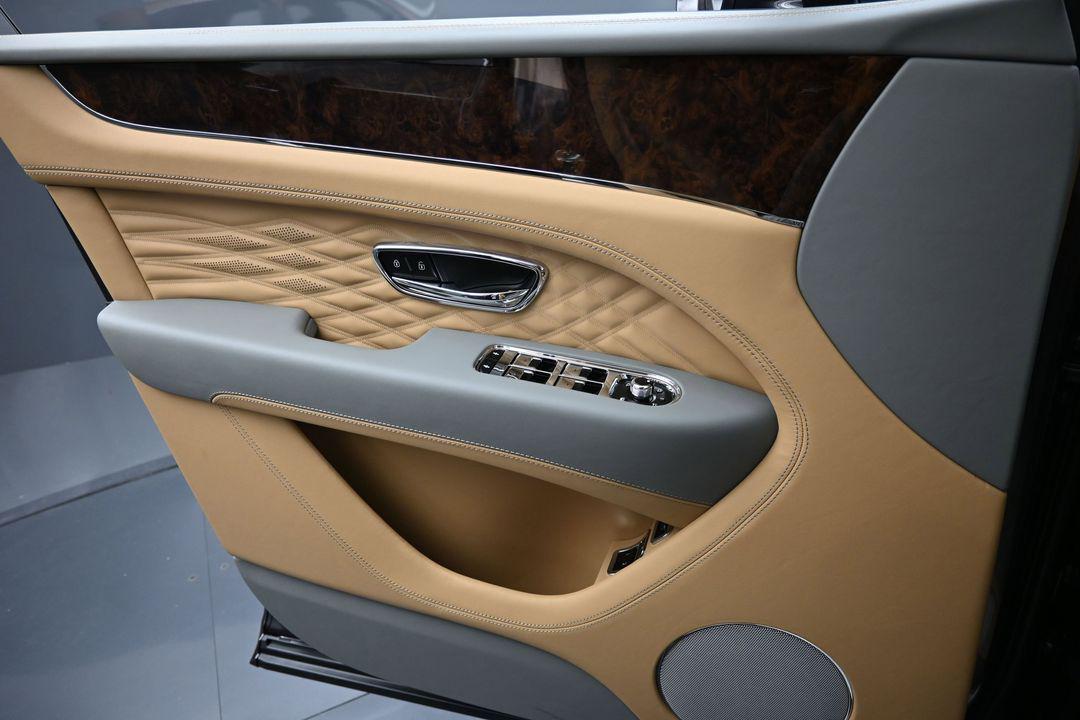 2026 Bentley BENTAYGA AZURE — миниатюра 21