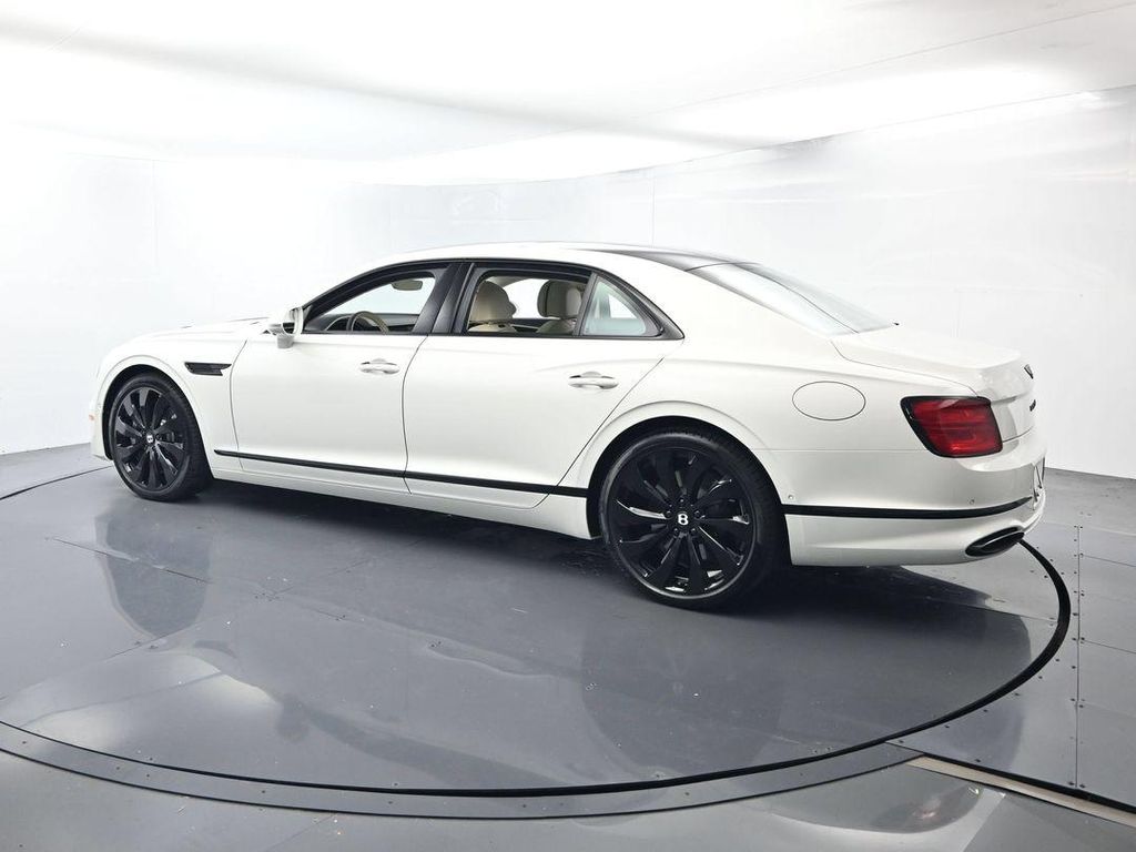2026 Bentley FLYING SPUR 照片 3