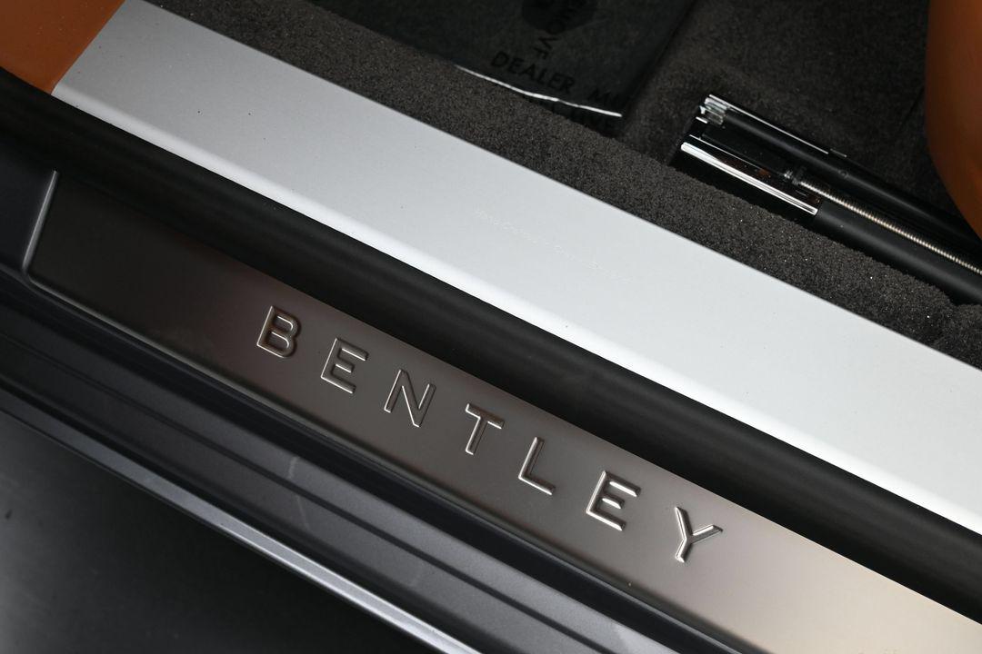 2026 Bentley FLYING SPUR — миниатюра 26