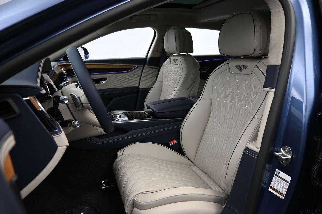2026 Bentley FLYING SPUR AZURE — миниатюра 18