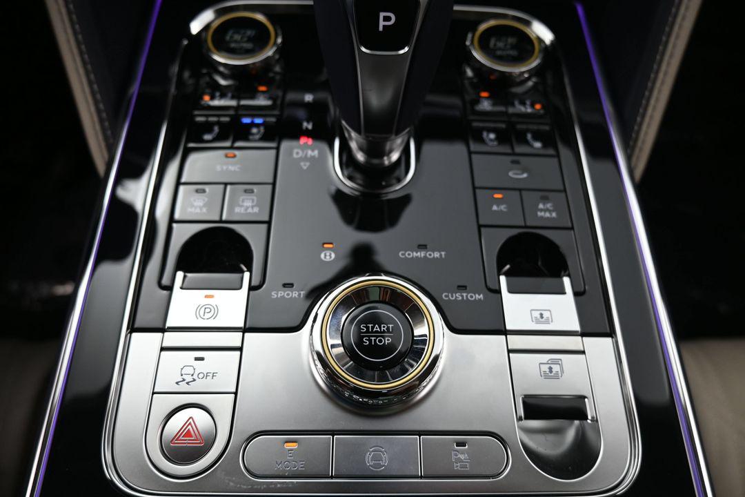 2026 Bentley FLYING SPUR AZURE — миниатюра 24