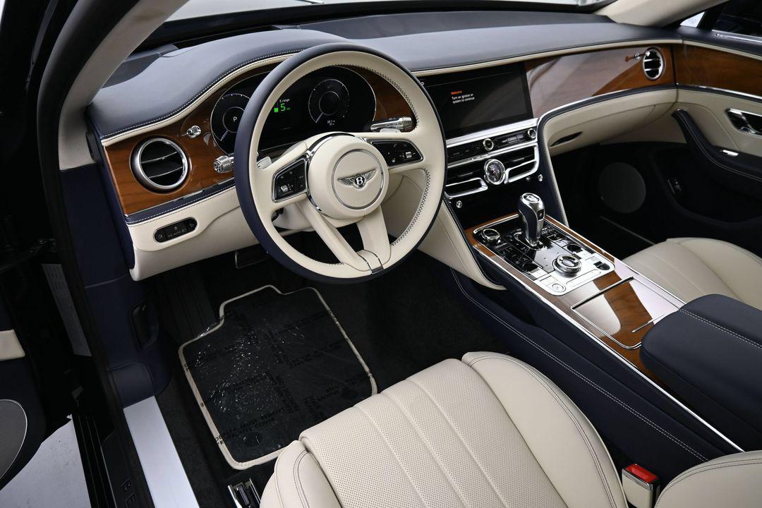 2026 Bentley FLYING SPUR — фото 7